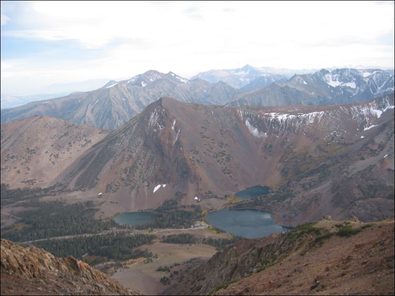 2005-10-01 Dunderberg (23) Look down to Virginia Lakes and Dana